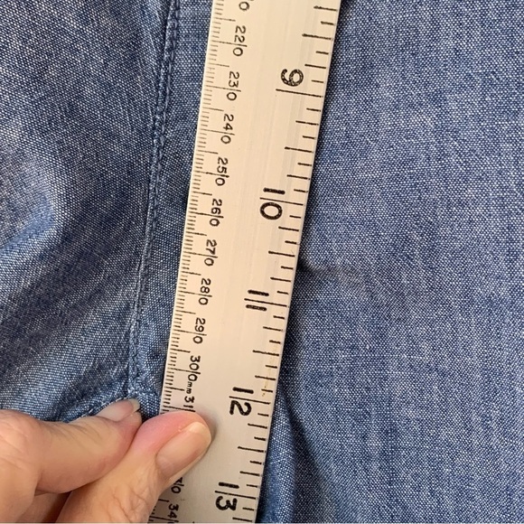 GAP girlfriend khaki short in a blue chambray. Size 12‎ - Picture 8 of 11